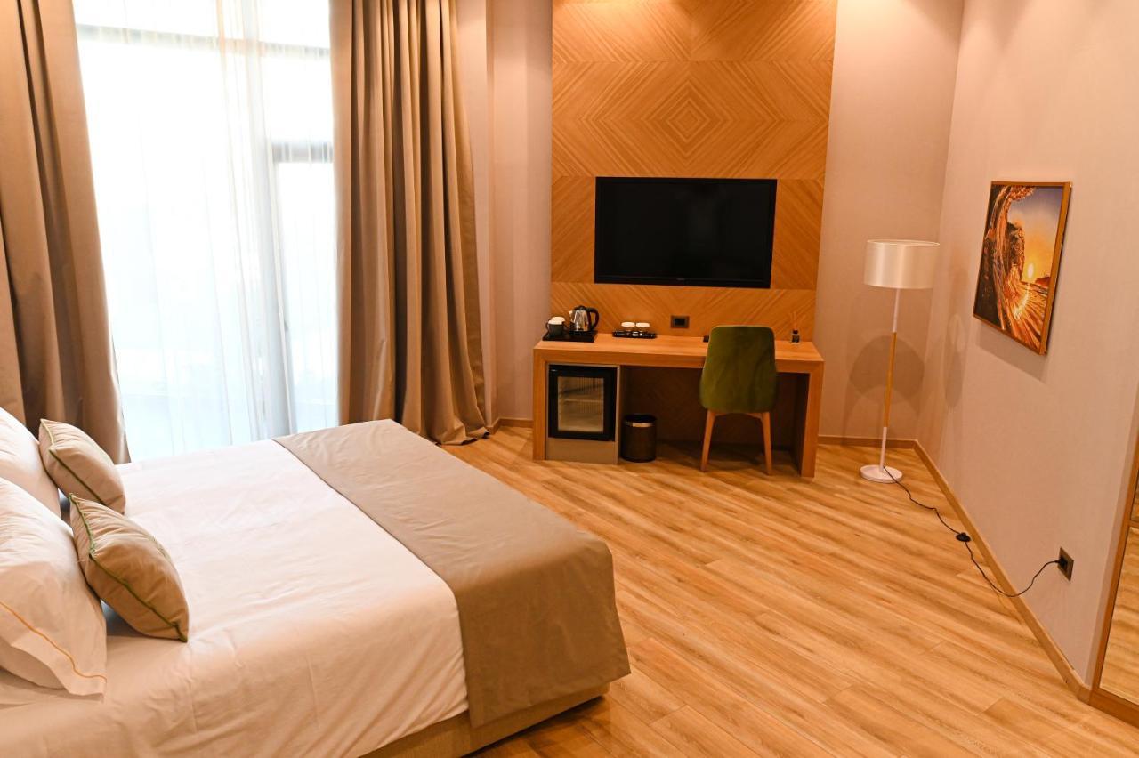 White Hill Hotel, & Conferences Szálloda Durrës