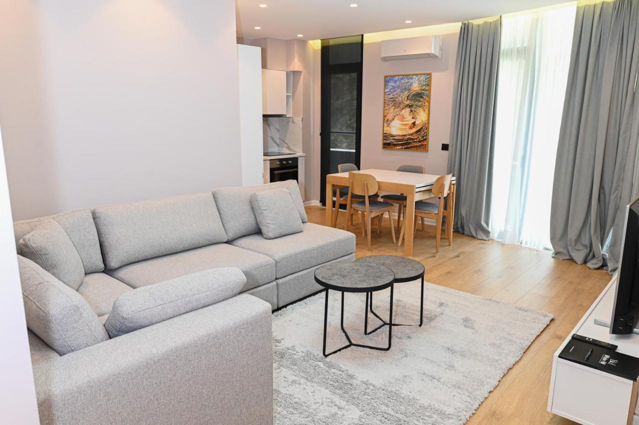 White Hill Hotel, & Conferences 4* Durrës