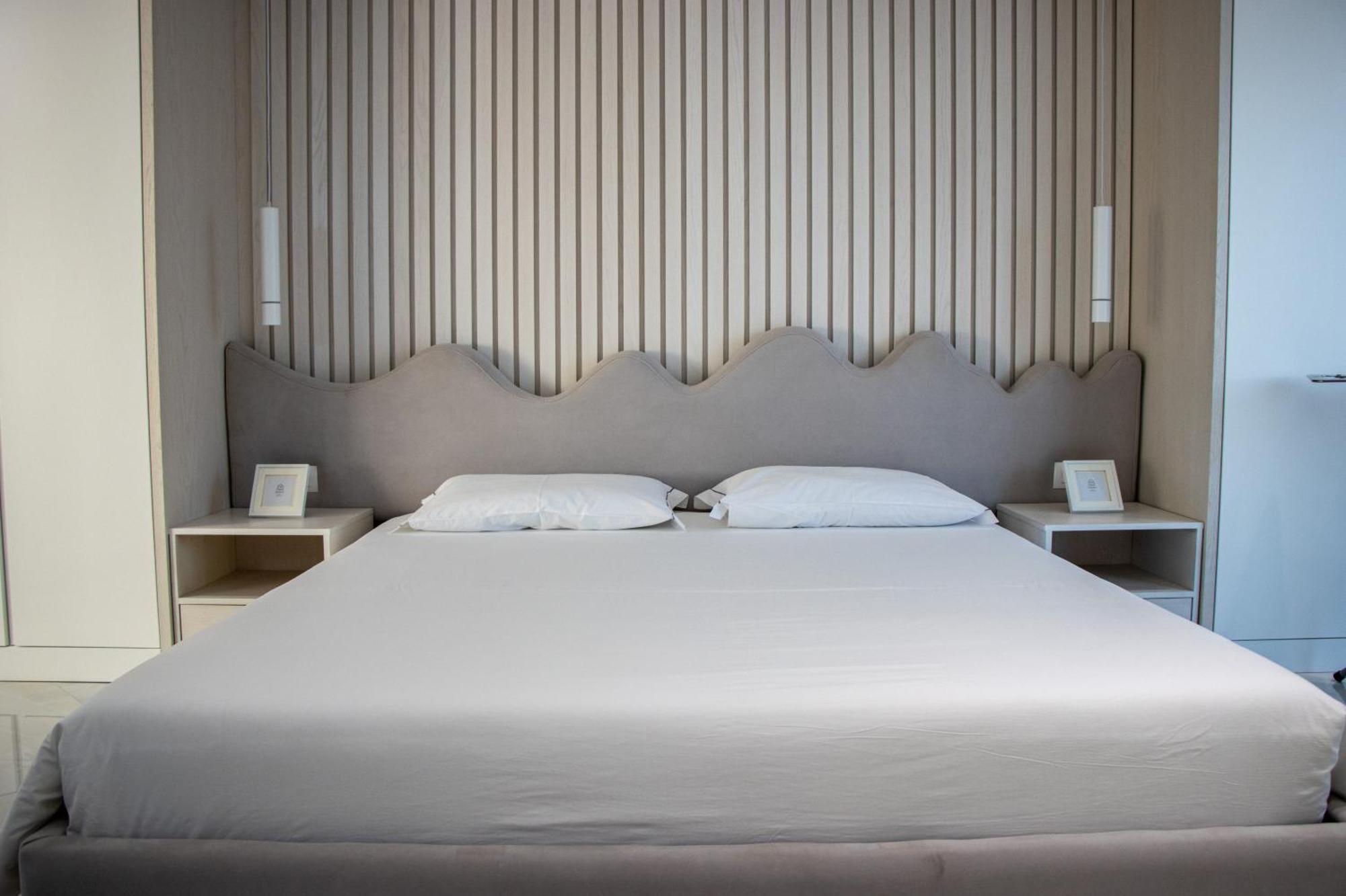 White Hill Hotel, & Conferences Hotell 4*